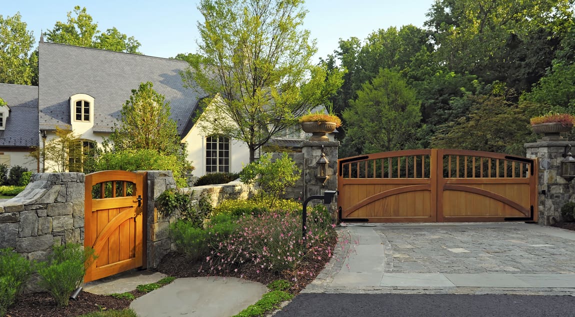 bluestone cobble driveway & entry gate walls