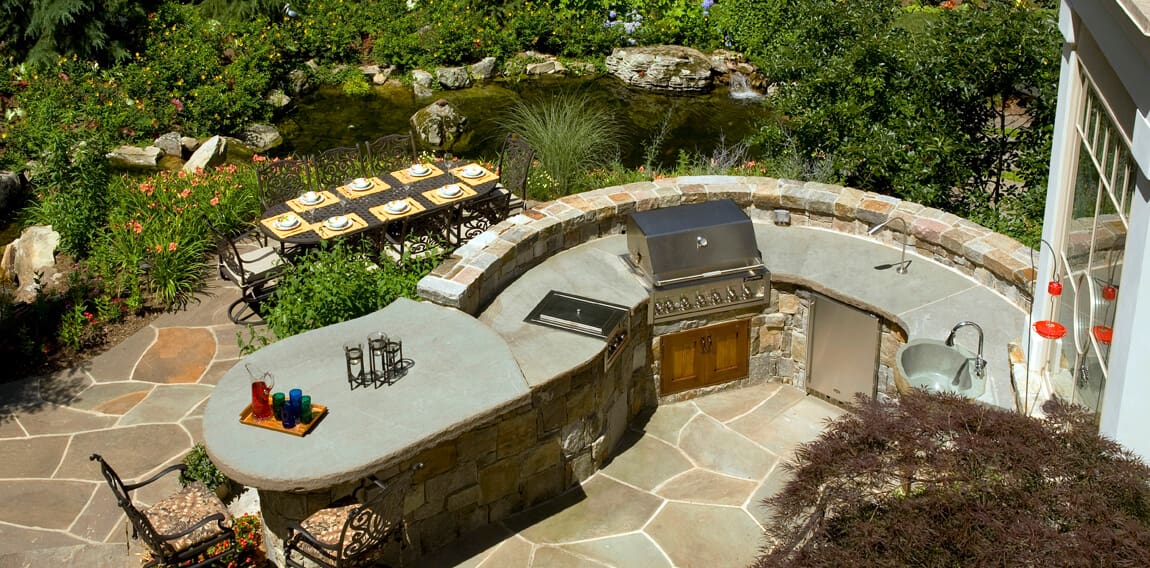 U-shaped outdoor kitchen layout