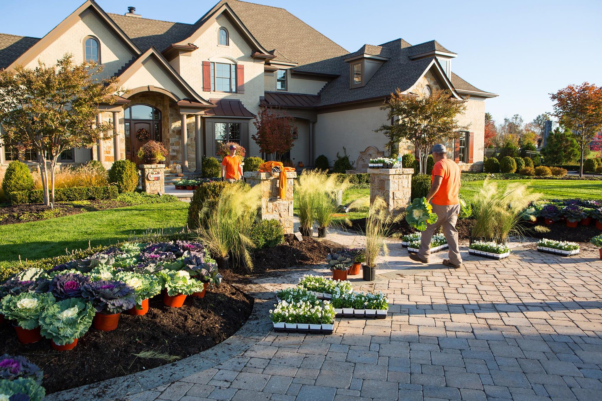 02 landscaping service crew working on site