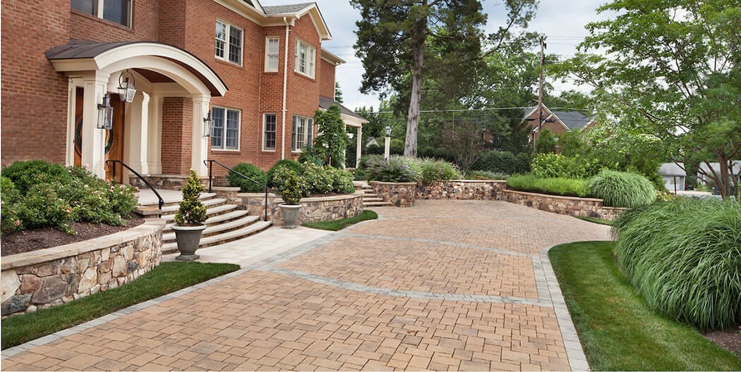 driveway surface of mixed cobblestone patterns