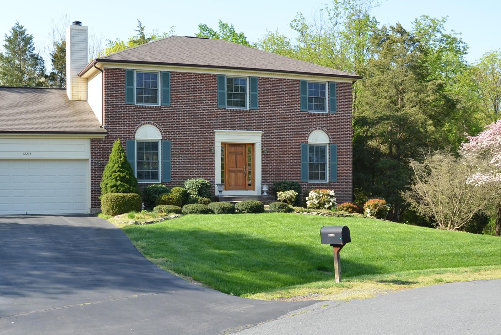 Herndon front yard BEFORE landscape renovation
